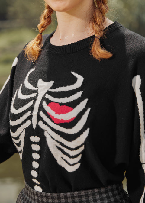 📌PRESALE The Love Remains Pullover Sweater