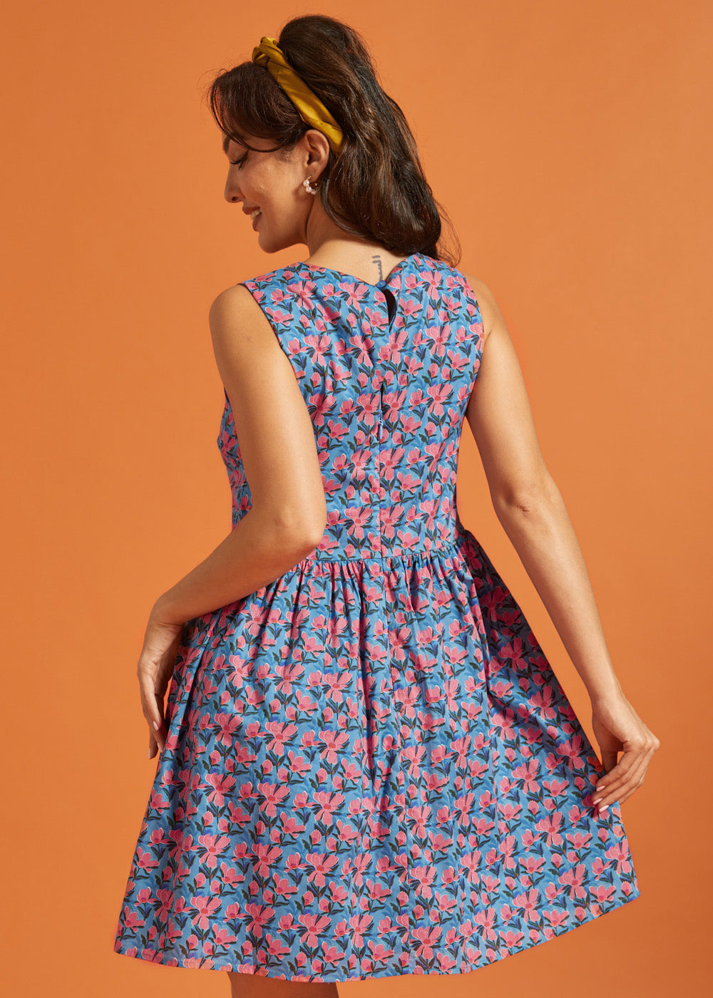 Back view of the blue floral A-line dress featuring a keyhole button closure.