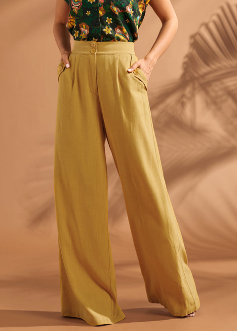 Woman wearing vintage-inspired high waisted palazzo pants with wide legs.