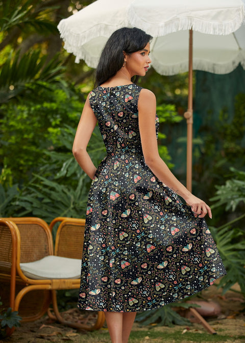 modcloth fall dresses Golden hour, falling leaves, and a dress made for daydreamers. @ashley.jacklynlune is giving full-on autumn muse in our Gunne Sax for ModCloth bell sleeve dresscomplete with floaty sleeves, romantic paisley, and