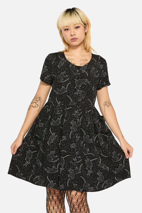 grunge dress Lisheva Midi in Daisy Black , V Neck , Plunge Neckline Side pockets Ratbag Short Sleeved Grunge Dress