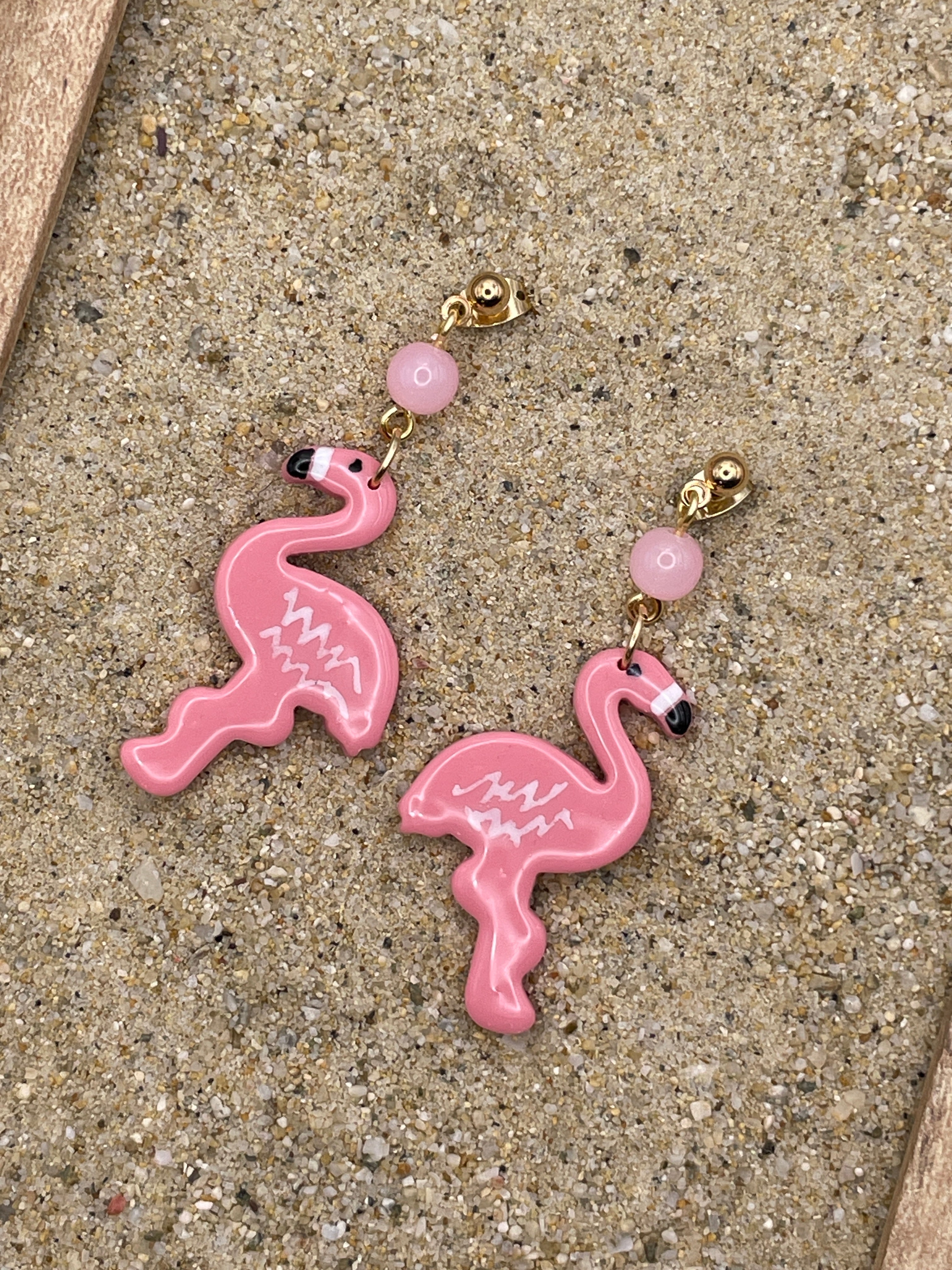1点のみ オリジナルカービングK2デザイン可愛いカービングピアスチャーム Palm Springs - Flamingo Polymer Clay Dangle Earrings: Handmade