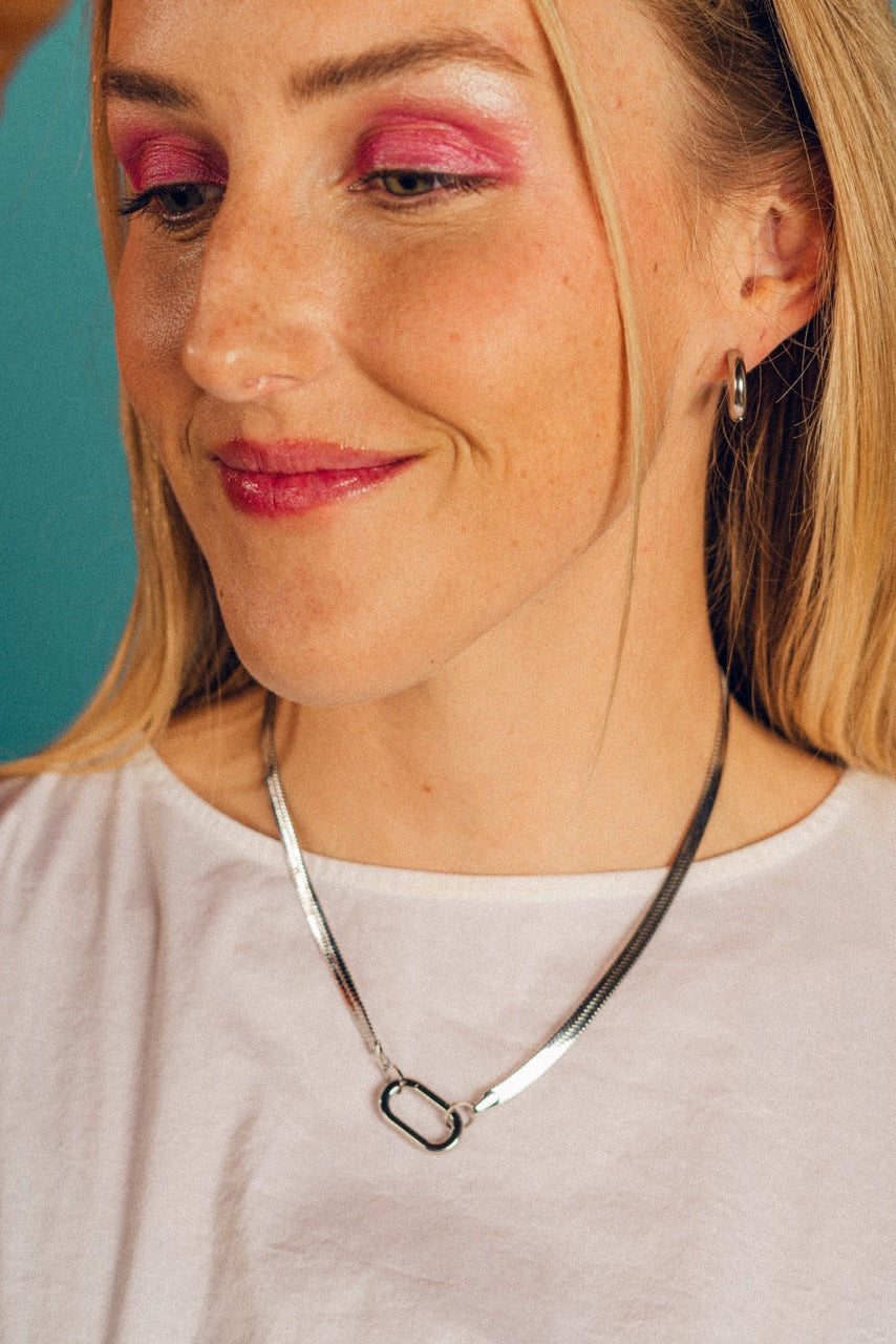 Woman wearing a silver necklacebackground