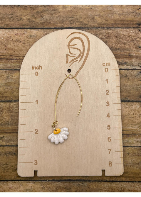Spring Fling White Daisy Earrings