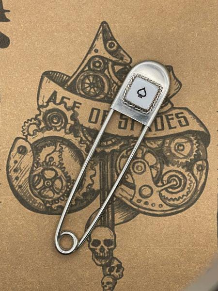 Lloyd - Jumbo Safety Pin with Spade Poker Dice