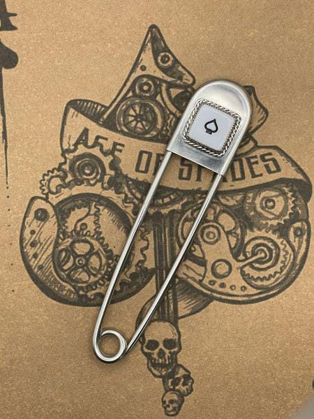 Lloyd - Jumbo Safety Pin with Spade Poker Dice