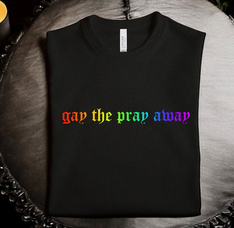 gay the pray away: Rainbow T-Shirt